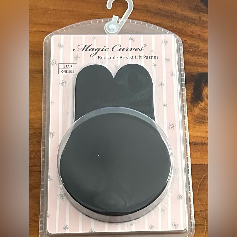 NWT Buckle Reusable Breast Lift Pasties. One Size